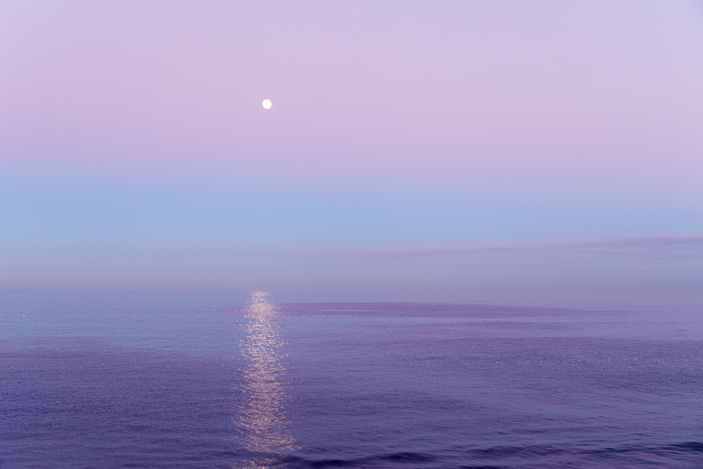 Moonrising over the sea